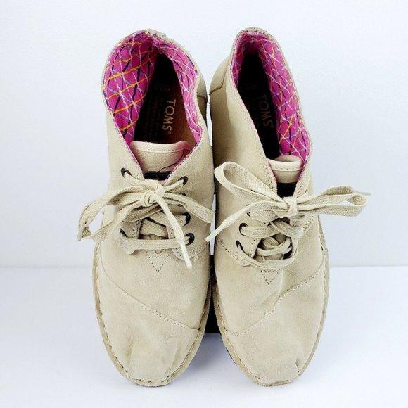 Tom's Women's Tan Suede Flat Lace Up Chukka Boot 220811 Sz 9.5 NICE! - Picture 3 of 5